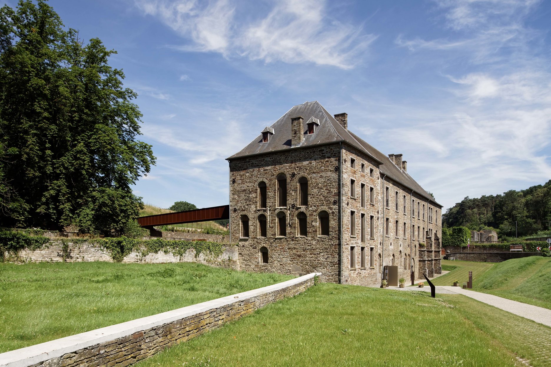 Stredisko pre návštevníkov Abbey de Villers-la-Ville vo Villers-la-Ville, Belgicko, Binario architectes sciv sprl