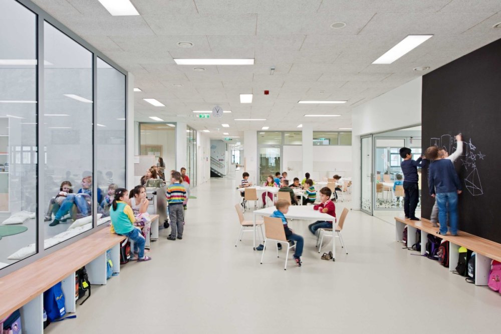 Viedenská štátna materská a základná škola Bildungscampus Sonnwendviertel vychádza z inovatívneho vzdelávacieho konceptu mesta. Foto – Hertha Hurnaus