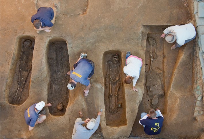 Výskum elitných hrobov z Jamestownu (Foto: Michael Lavin. Jamestown Rediscovery Foundation)