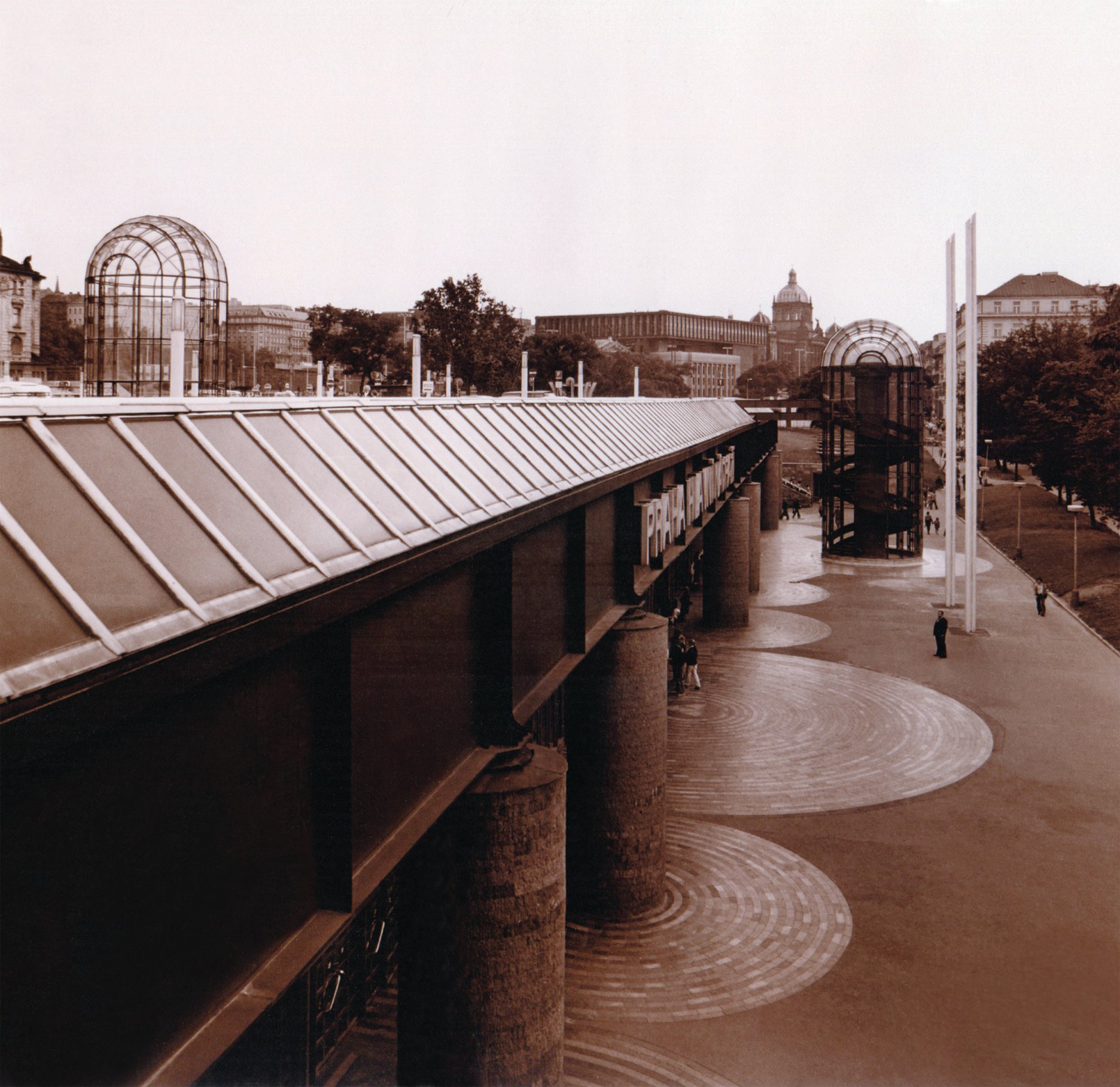 1977 – hala Hlavní nádraží Praha