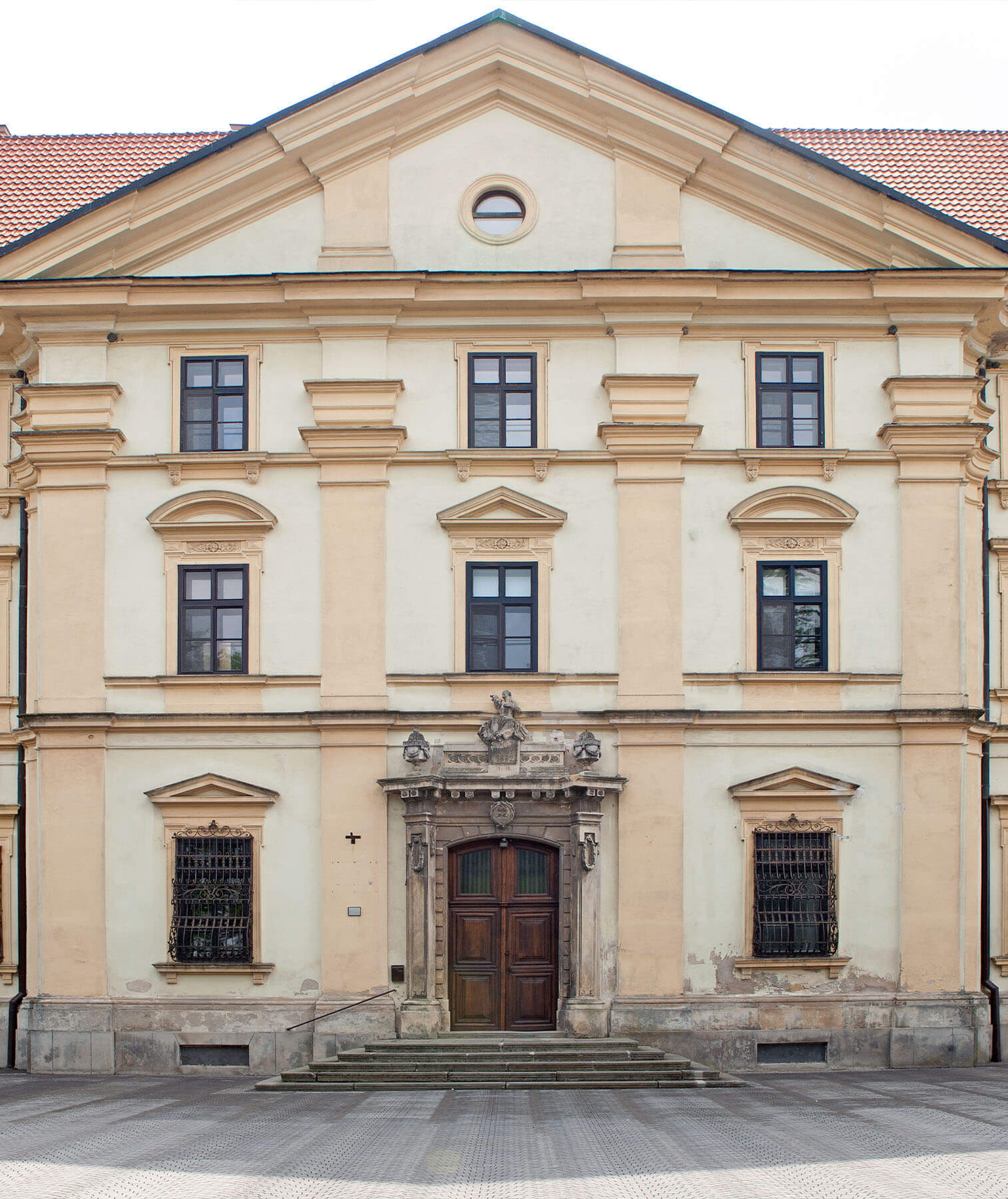 Šaštín - Stráže: Hlavný vstupný portál do kláštora Pavlínov