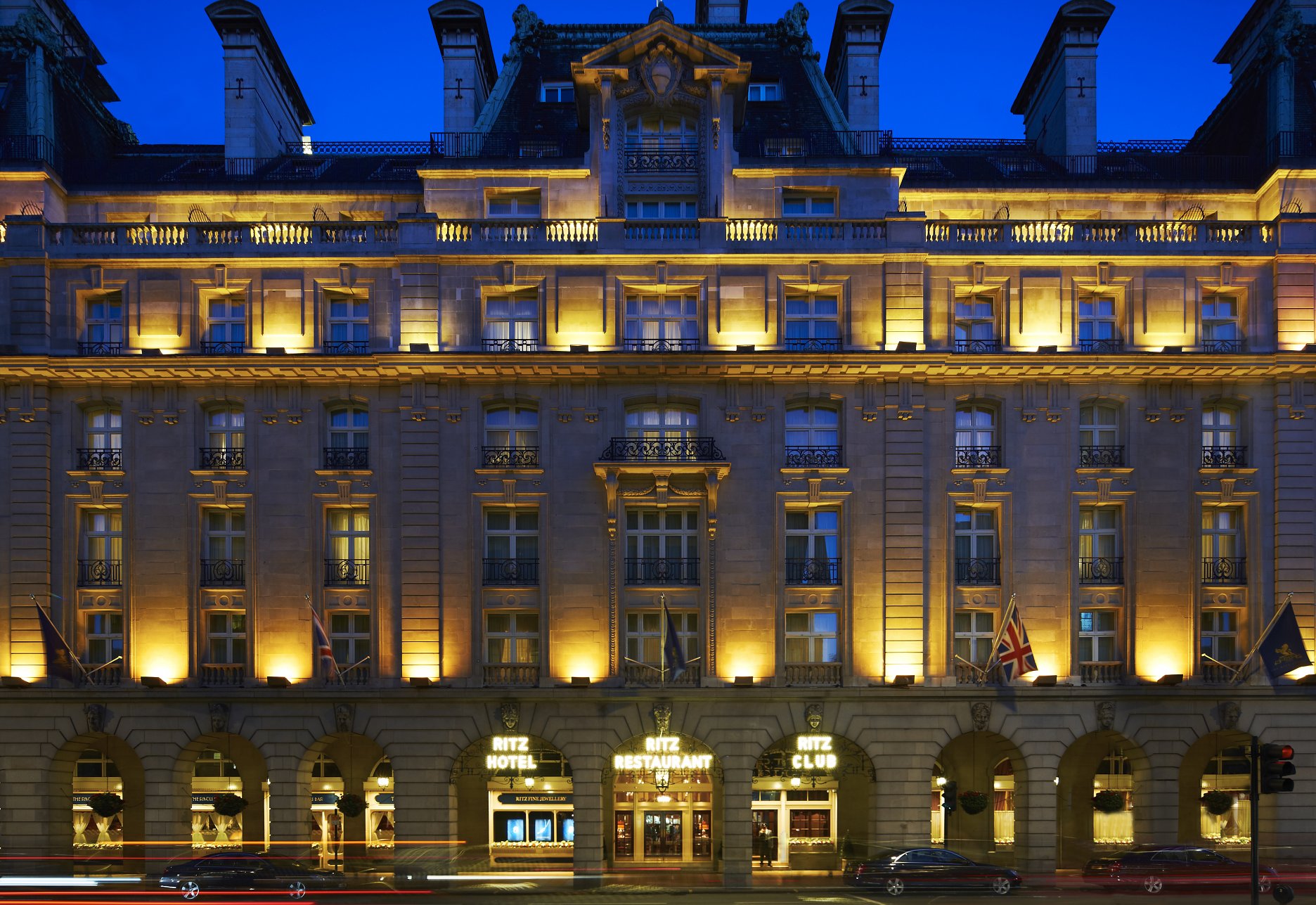 Architekti sa majú na čo tešiť. Hotel Ritz v Londýne, ktorý je tiež ako všetky ostatné, zaradený do tejto atraktívnej ponuky.