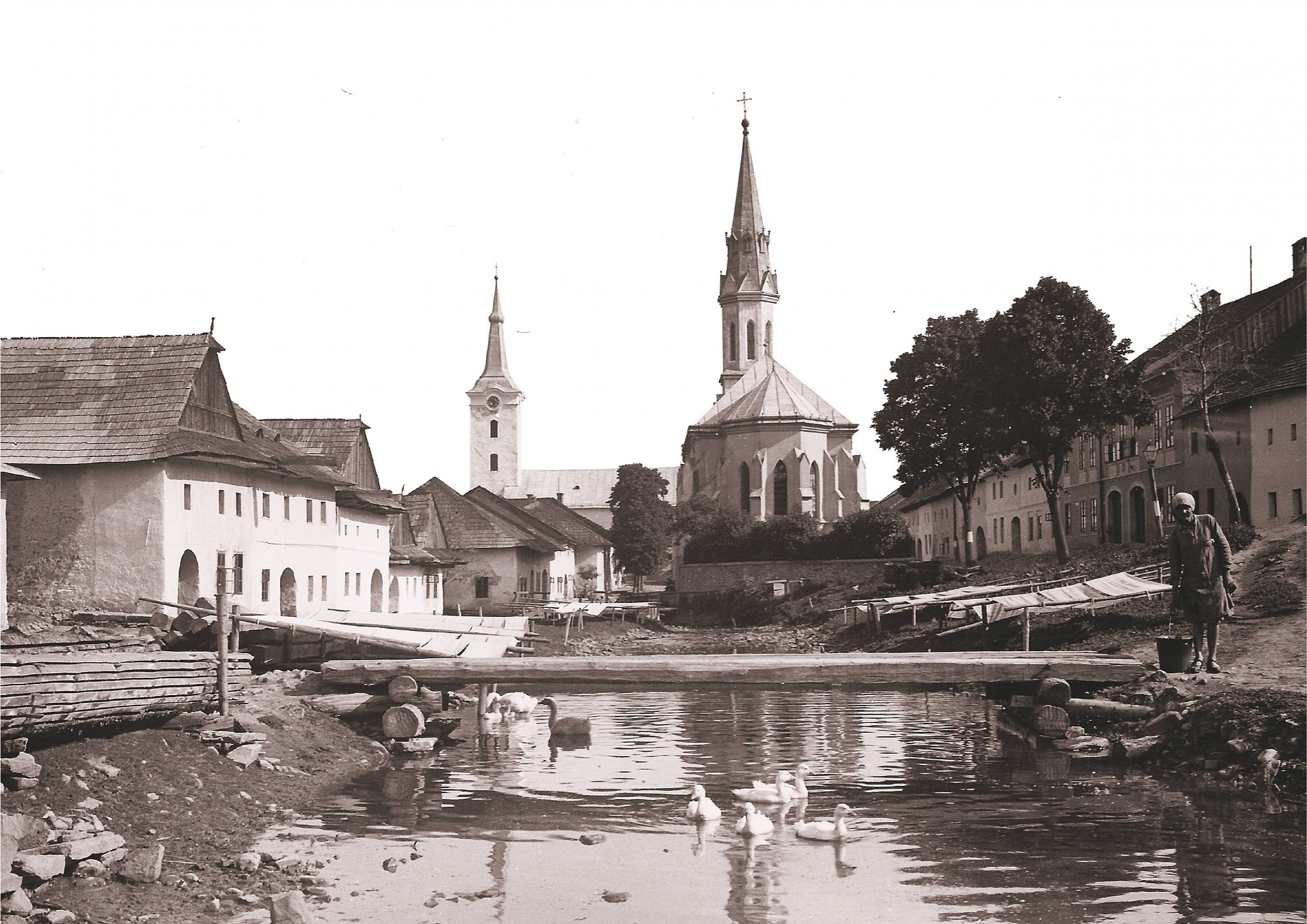 Pohľad na centrum bývalej obce Ruskinovce z juhu - do roku 1945
