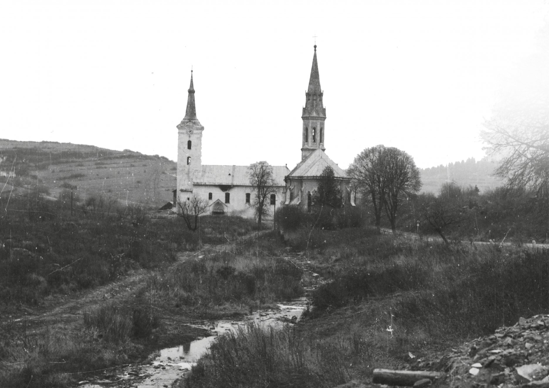 Pohľad na centrum bývalej obce Ruskinovce z juhu - 80.r.