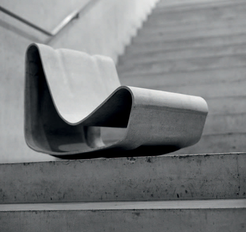 Loop chair Willyho Guhla vyrába Swisspearl ako dizajnový kúsok aj dnes...