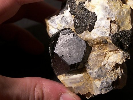 MINERÁLY Z VÝZNAMNÝCH SVETOVÝCH NÁLEZÍSK