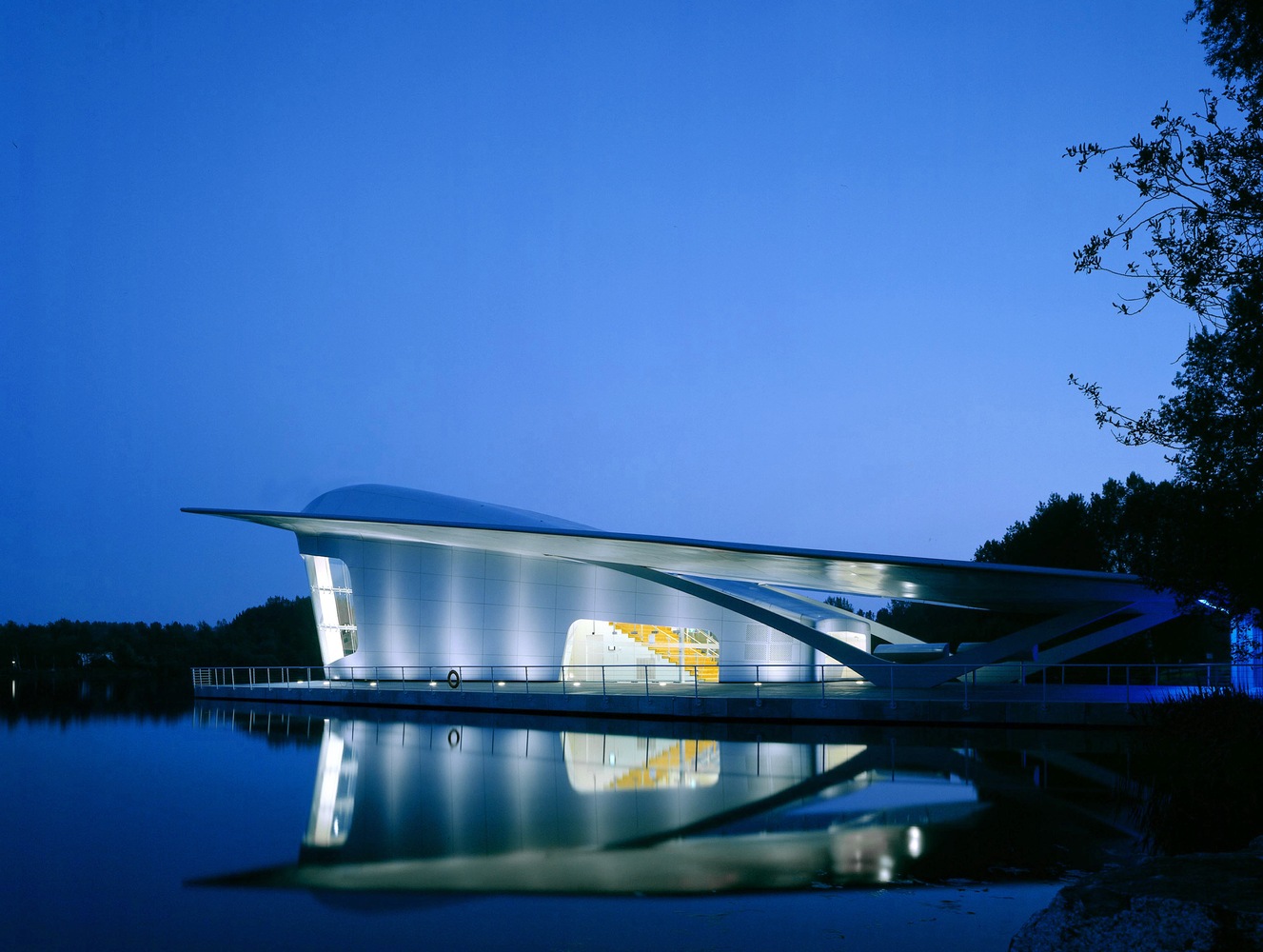 Pavilón HydraPier v Holandsku z dielne Asymptote Architecture 