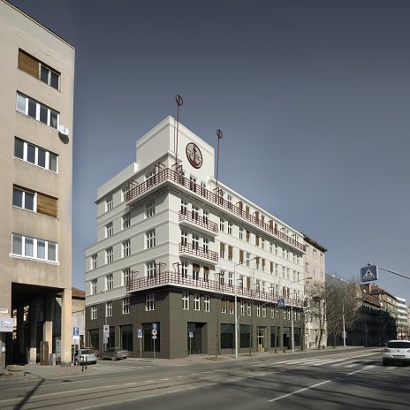 Komplexná obnova fasád a strechy bytového domu Vajanského nábrežie 9, Bratislava – Staré Mesto