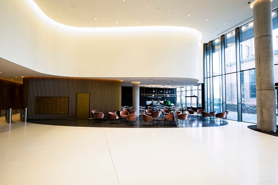 Vstupná lobby administratívnej budovy komplexu Sky Park