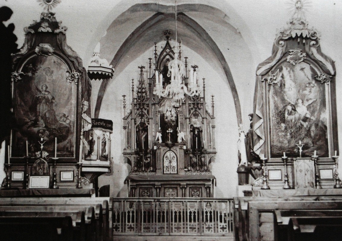 Pôvodný interiér kostola - liturgia "chrbtom k ľudu" 
