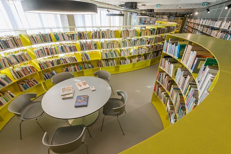 Oddelenie odbornej literatúry Mestskej knižnice v Senci