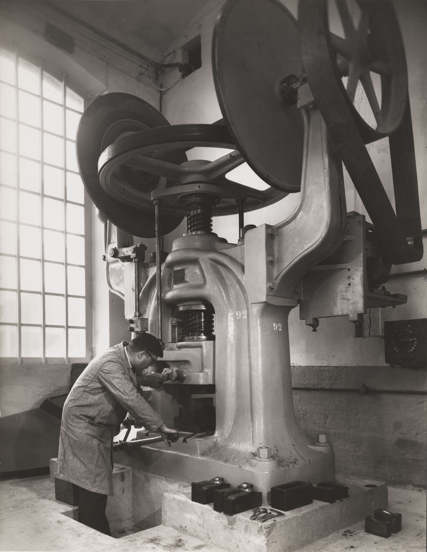 François Kollar: List na výrobu príborov. Christofle, Francúzsko. 1957 – 1958. Čiernobiela fotografia, 30 x 21,6 cm. Dar Françoisa Kollara, Médiathèque de l‘architecture et du patrimoine