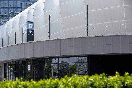 Vláknocementové dosky EQUITONE tvoria fasádny obklad Národného futbalového štadióna