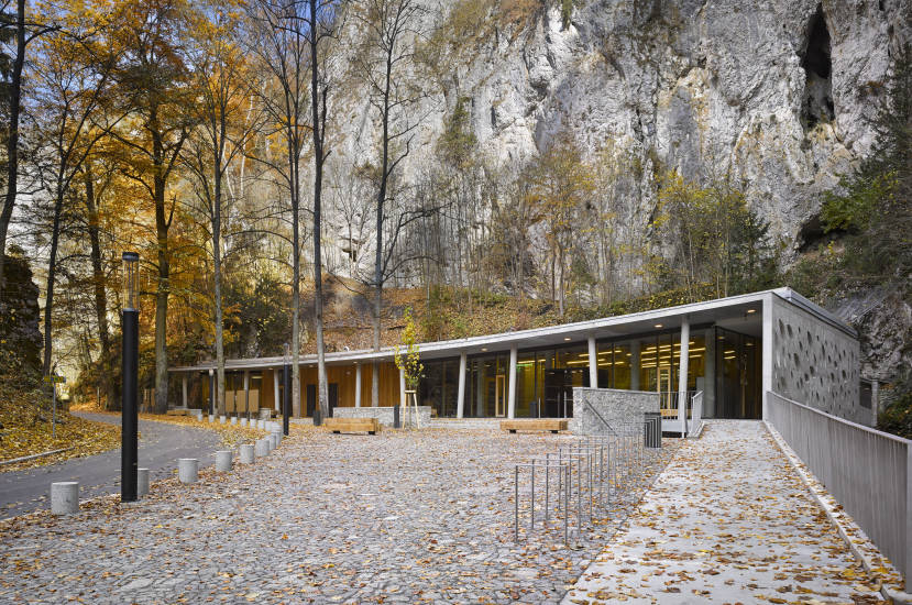 Vstupní budova areálu Punkevních jeskyní v Moravském krasu, Architektonická kancelář Burian – Křivinka 