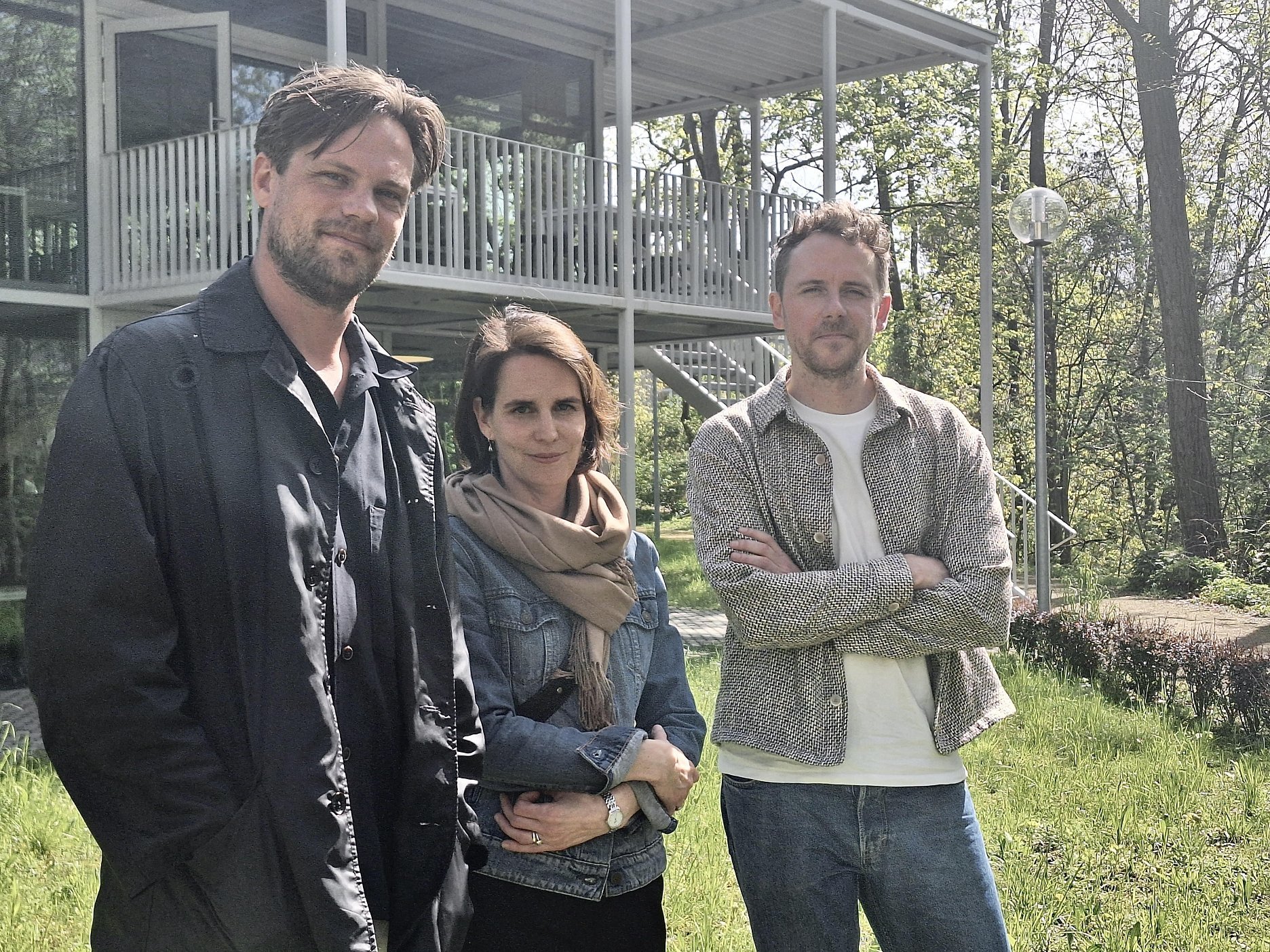 Andrea Ambrovičová s autormi pavilónu