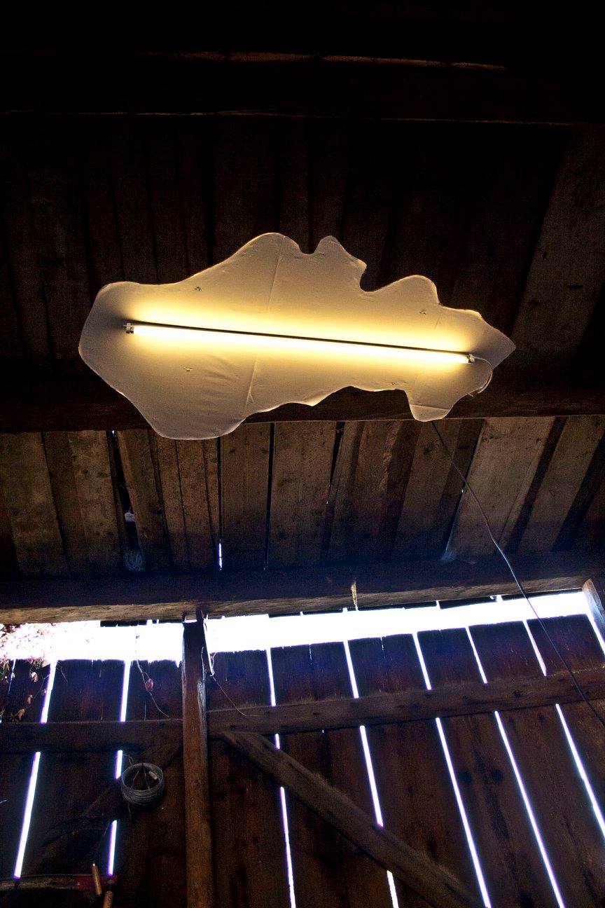 Svietidlo z dielne Svetlo U gazdov - školy svetelného dizajnu pod vedením Laury Murgia Sanchéz a Lenky Balážovej v októbri 2014