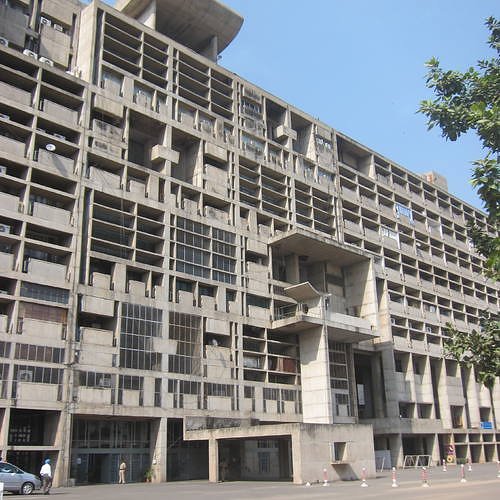 Detail facade, Secretariat, Chandigarh © FLC/ADAGP