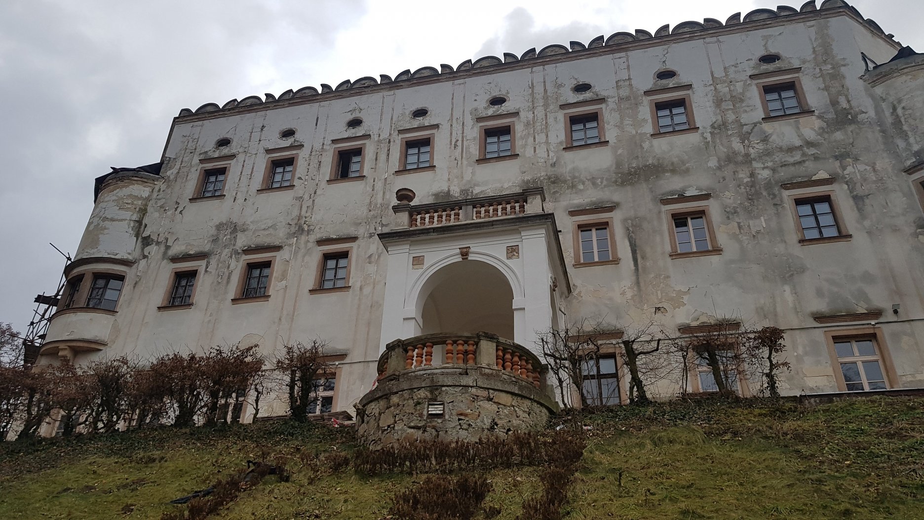 Severná fasáda - východiskový stav pred rekonštrukciou