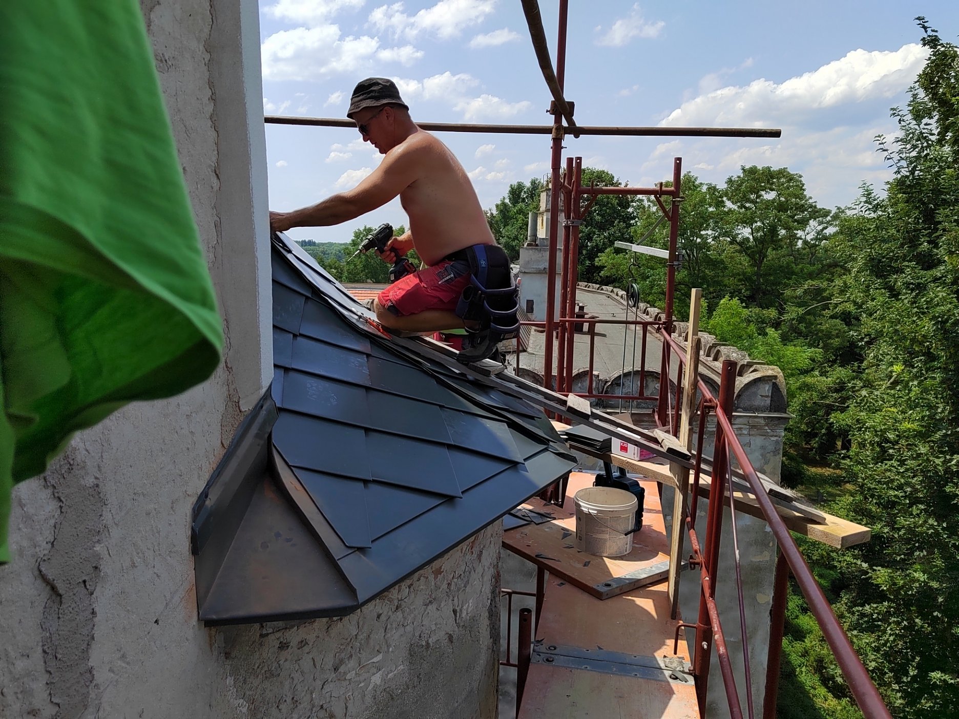 Severozápadný arkier - práca na detailoch