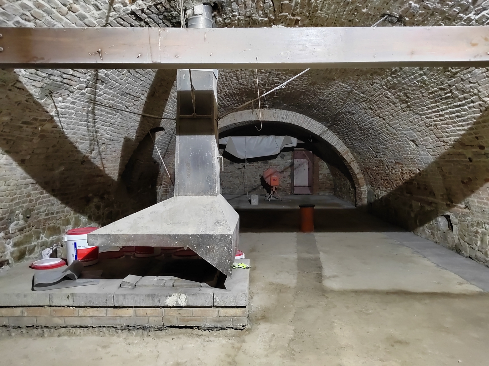 Pôvodný krb z čias spolku V a A