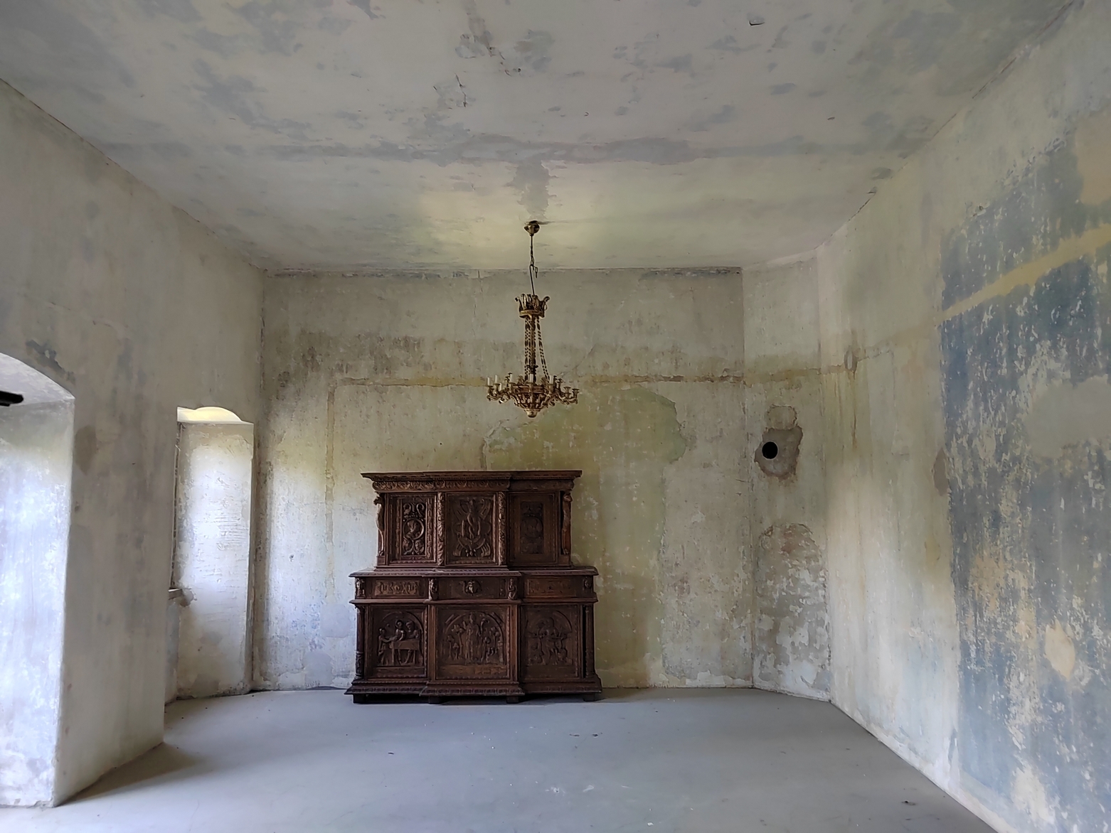 Strany po oškrabaní na podkladovú vrstvu