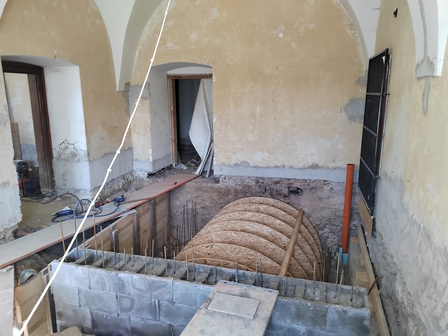 Konštrukcia pre novú pivnicu