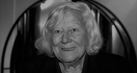 Vo veku  nedožitých 93 rokov  zomrela  prvá dáma českej architektúry Alena Šrámková