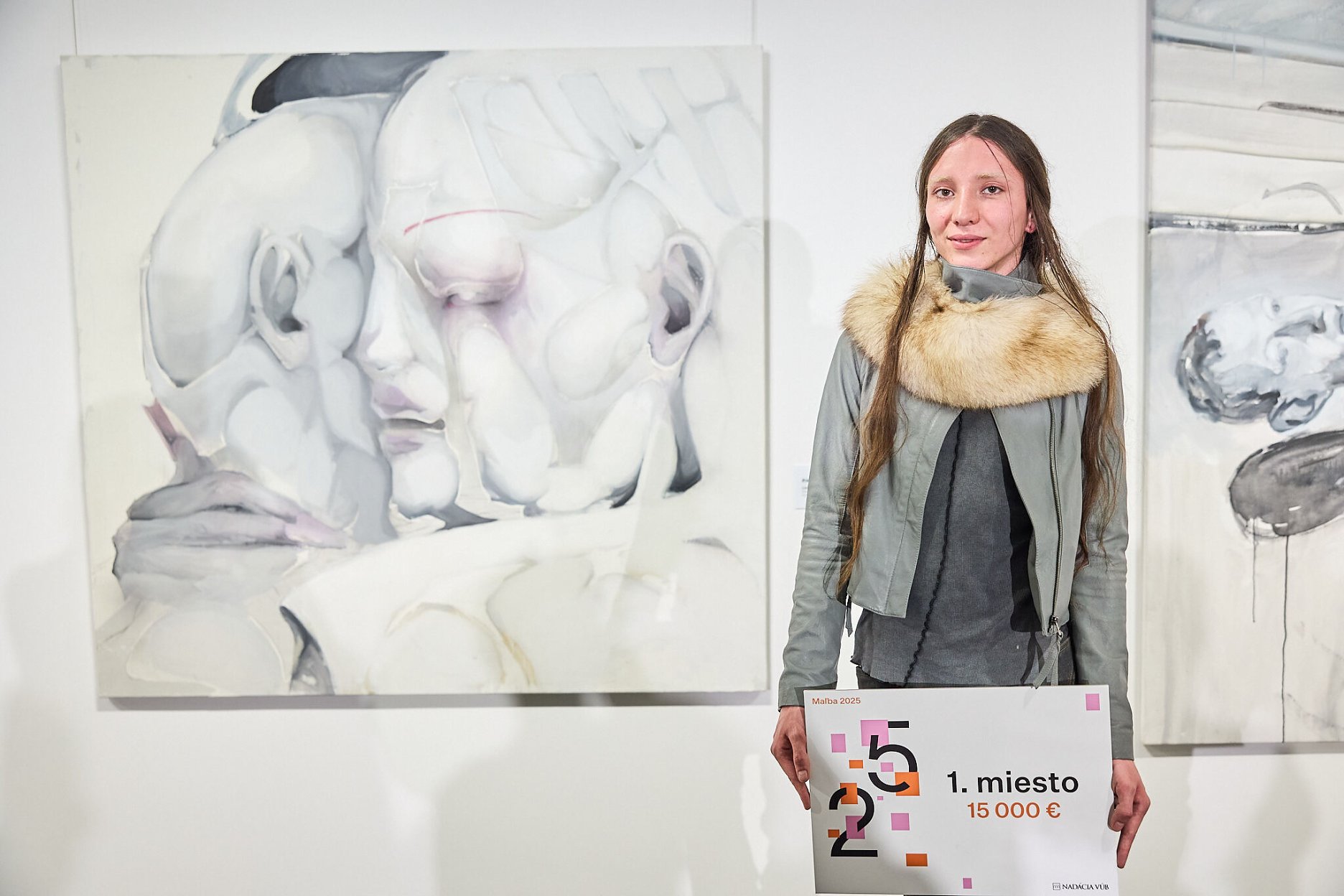 Paula Gogola pri preberaní ceny