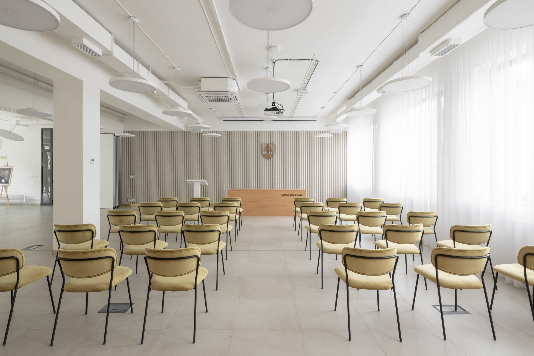 Veľká zasadacia miestnosť – variant svadba