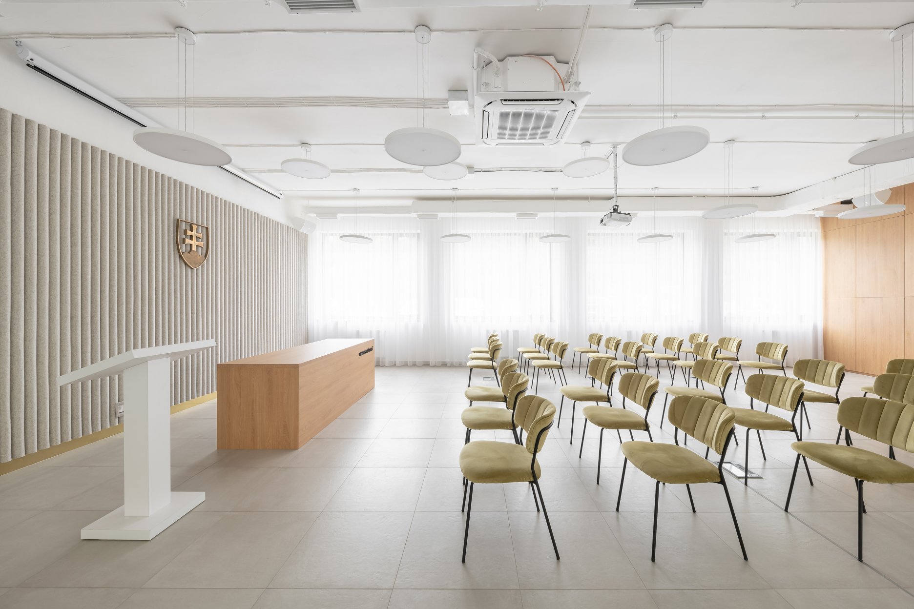 Veľká zasadacia miestnosť – variant svadba