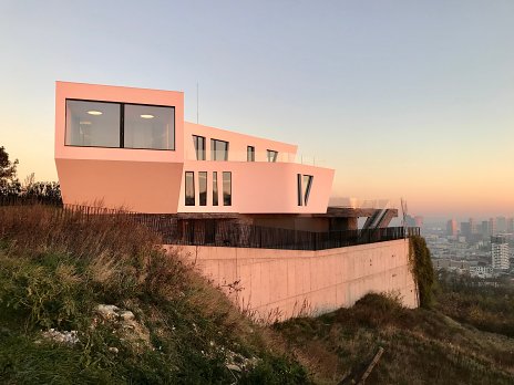 Výstava architekta: JANREVAJ - Od línie k forme