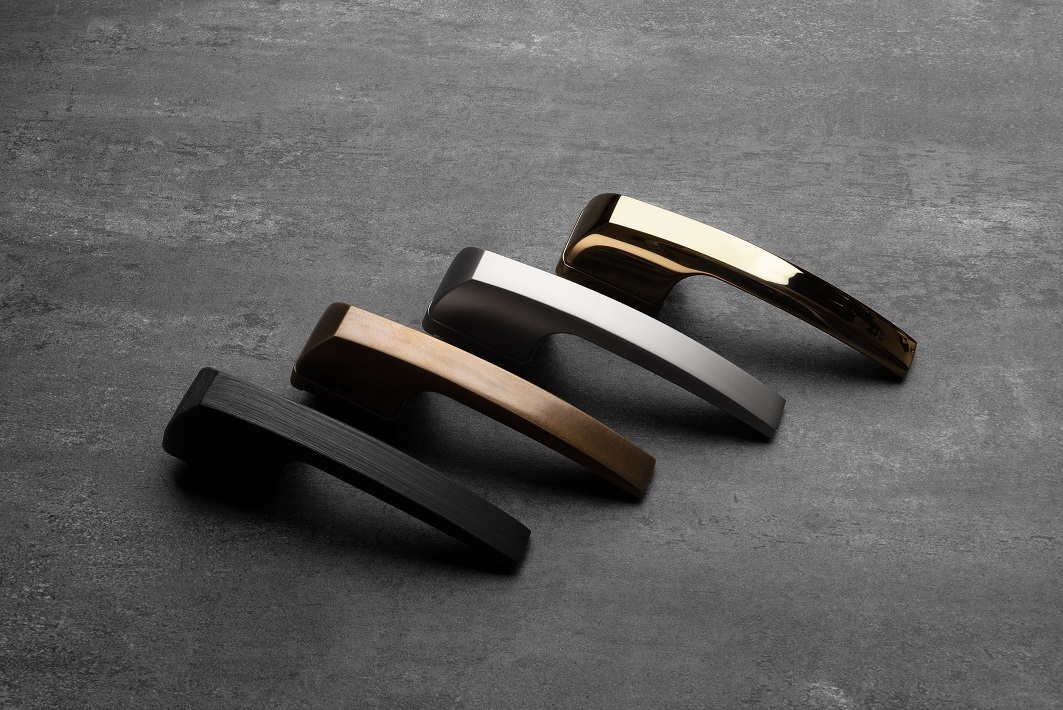 Autoklika v rôznych povrchových úpravách.
