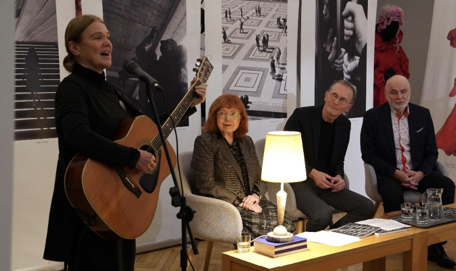 Zuzana Homolová predstavila počas večera niekoľko francúzskych a slovenských piesní a balád