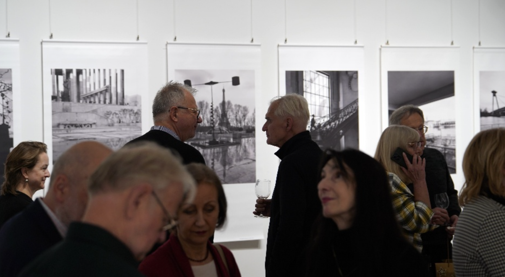 Výstava a predstavenie knihy Priame spoje / Lignes directes, Paris – Bratislava 2015-2024.Galérie Umelka; december 2025 (foto M. Bogár ml., 11.12.2025).