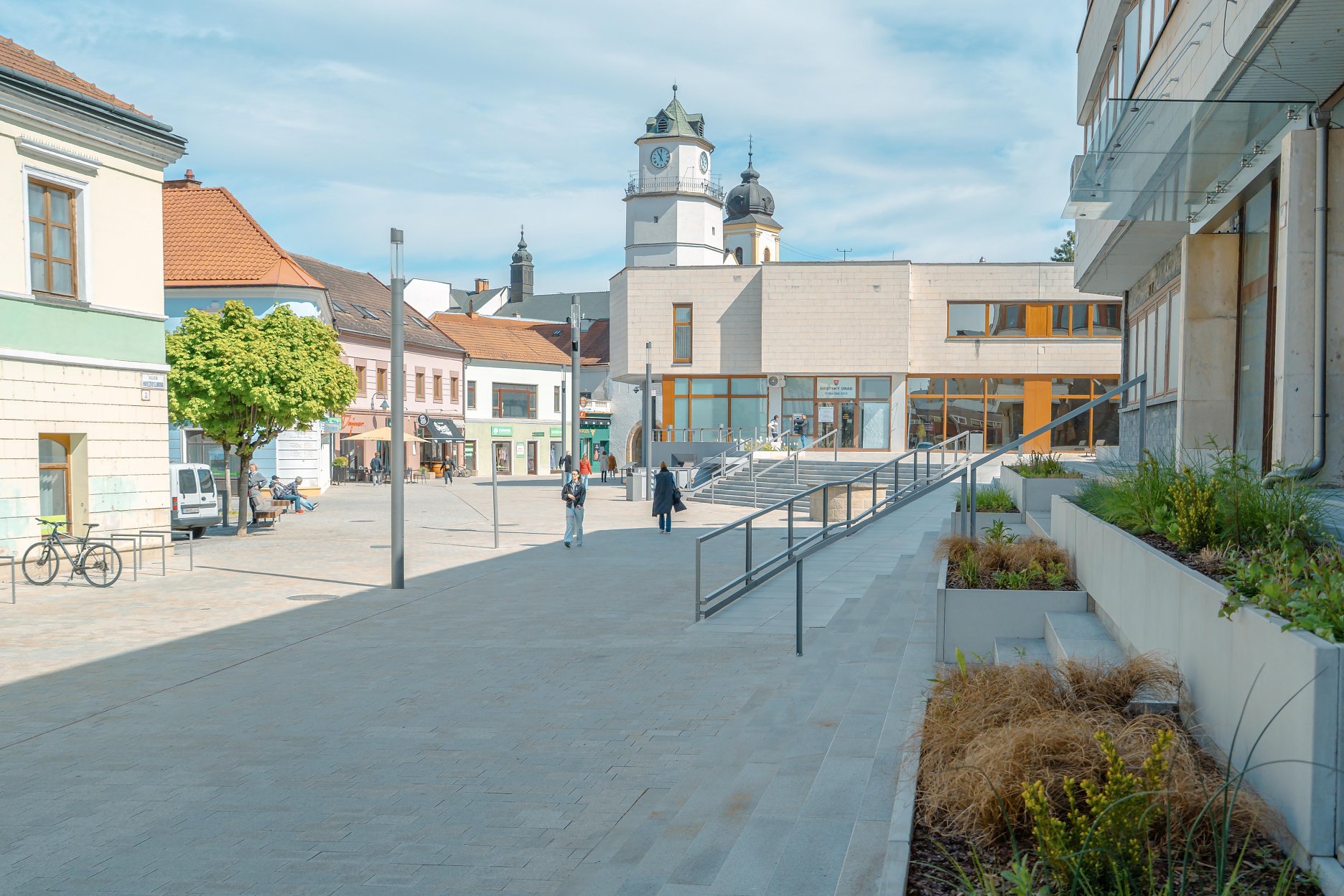 Pešia zóna Hviezdoslav s priehľadom na Mestskú vežu