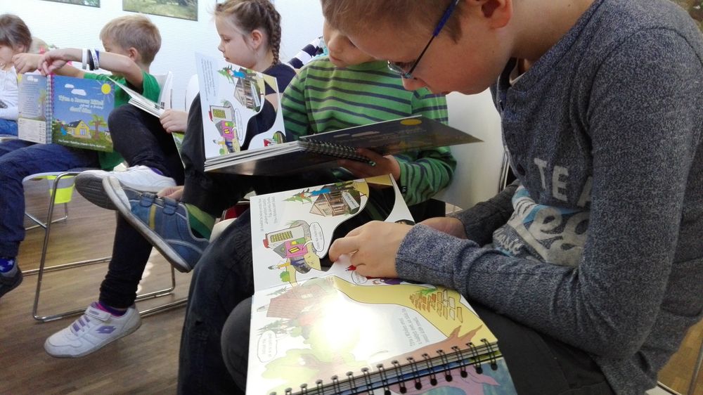 Fotografie ze čtení knihy pro děti MŠ a 2. třídy ZŠ v Brně