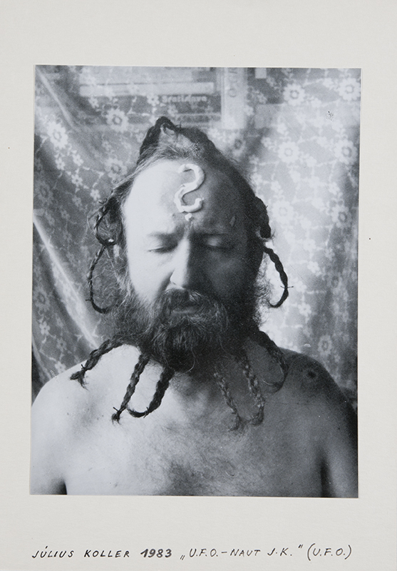 Július Koller: U.F.O.-naut J.K. (U.F.O). Z cyklu UFOnauti. 1983. SNG, Bratislava