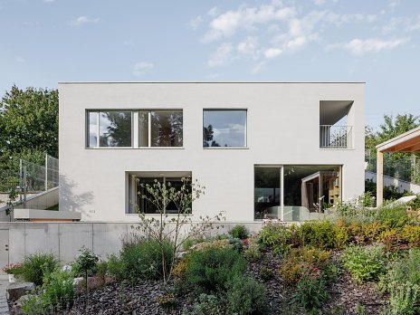 Dom pri lese, Bratislava