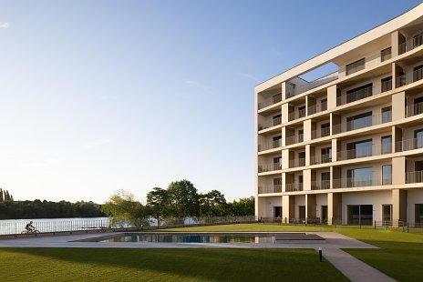 Blue Wave Apartments, Banka