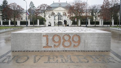 V Bratislave na výročie Nežnej revolúcie bude odhalený Pamätník novembra 1989