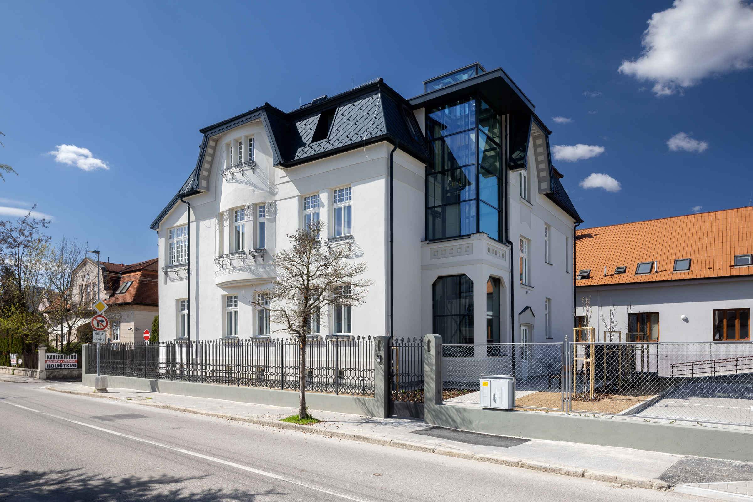 Rekonštrukcia budovy internátu SZŠ na Piaristickej ulici v Trenčíne   Archinfo.sk