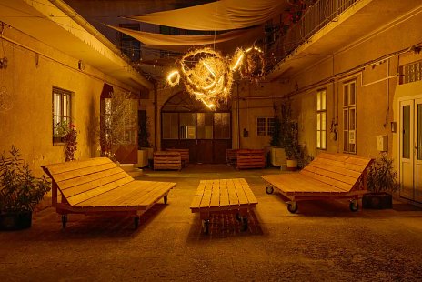 Obývačka v nádvorí - Štvrtý ročník Architektonického workshopu PRAKS, 2025