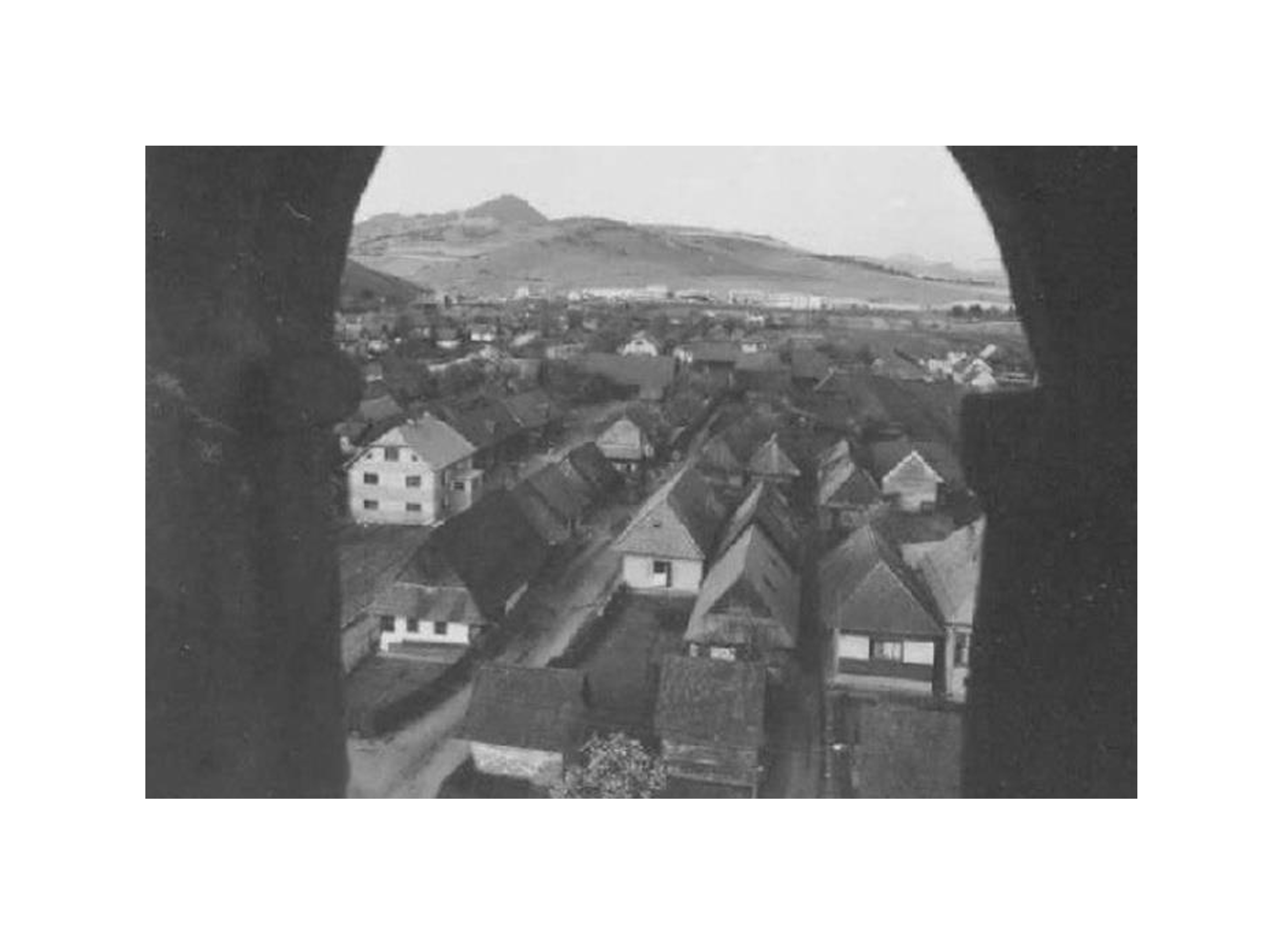 Veličná, profil striech s absentuucimi komínmi