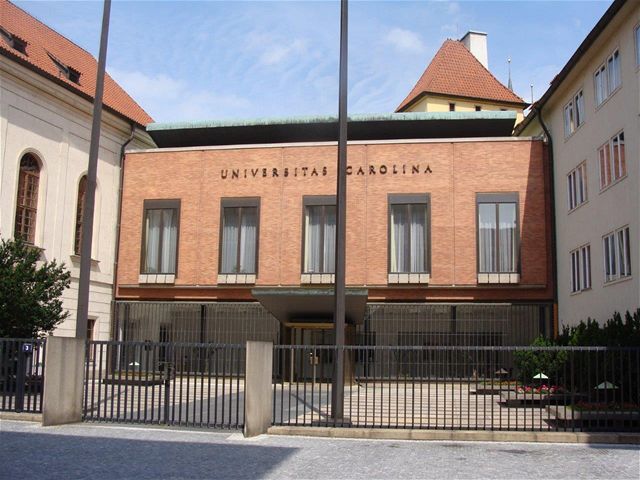  Karolinum - sídlo rektora a centrálních institucí Univerzity Karlovy