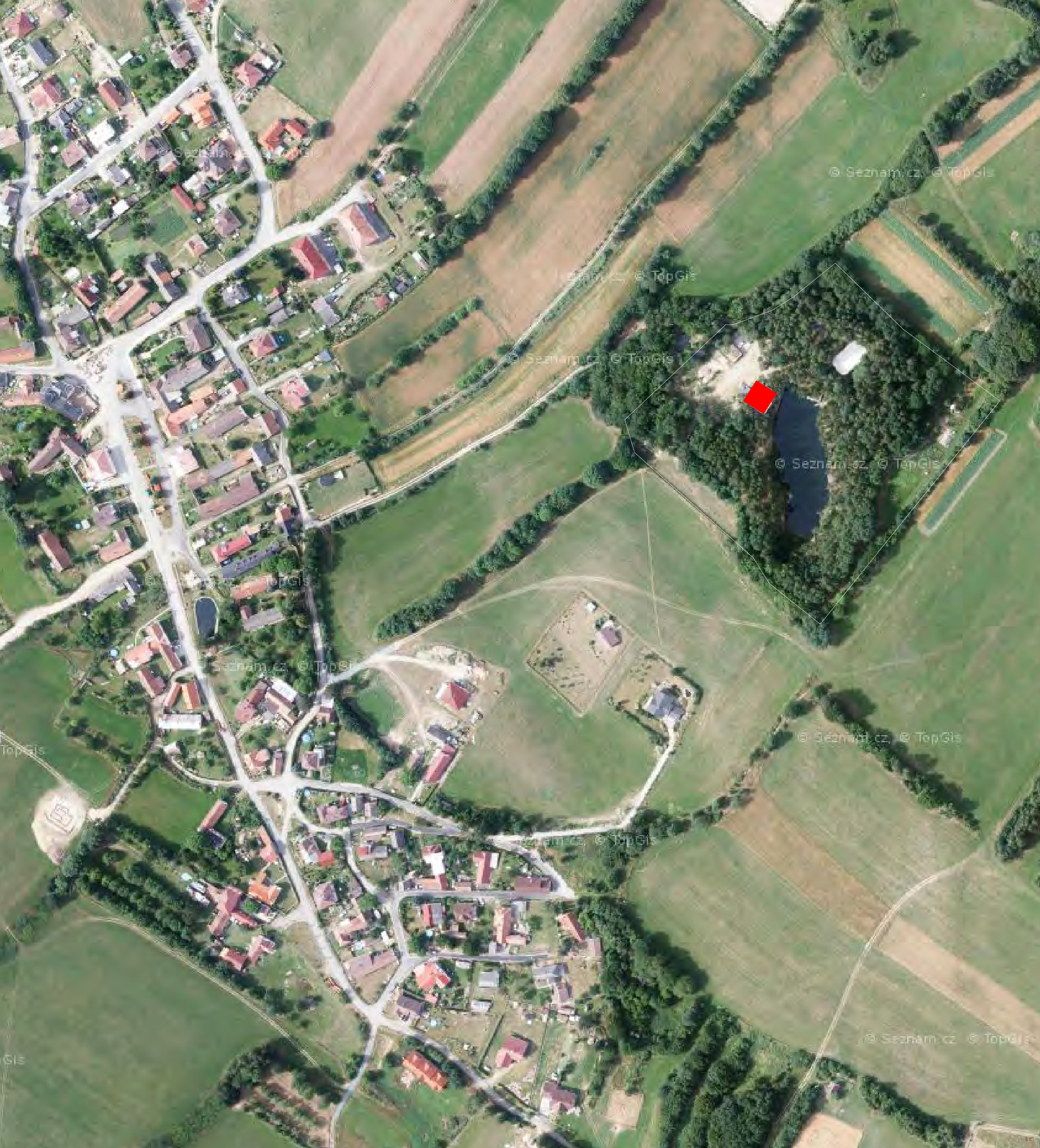 Širšie vzťahy (ortofoto mapa) - lom sa nachádza v blízkosti obce Kamenná Lhota 