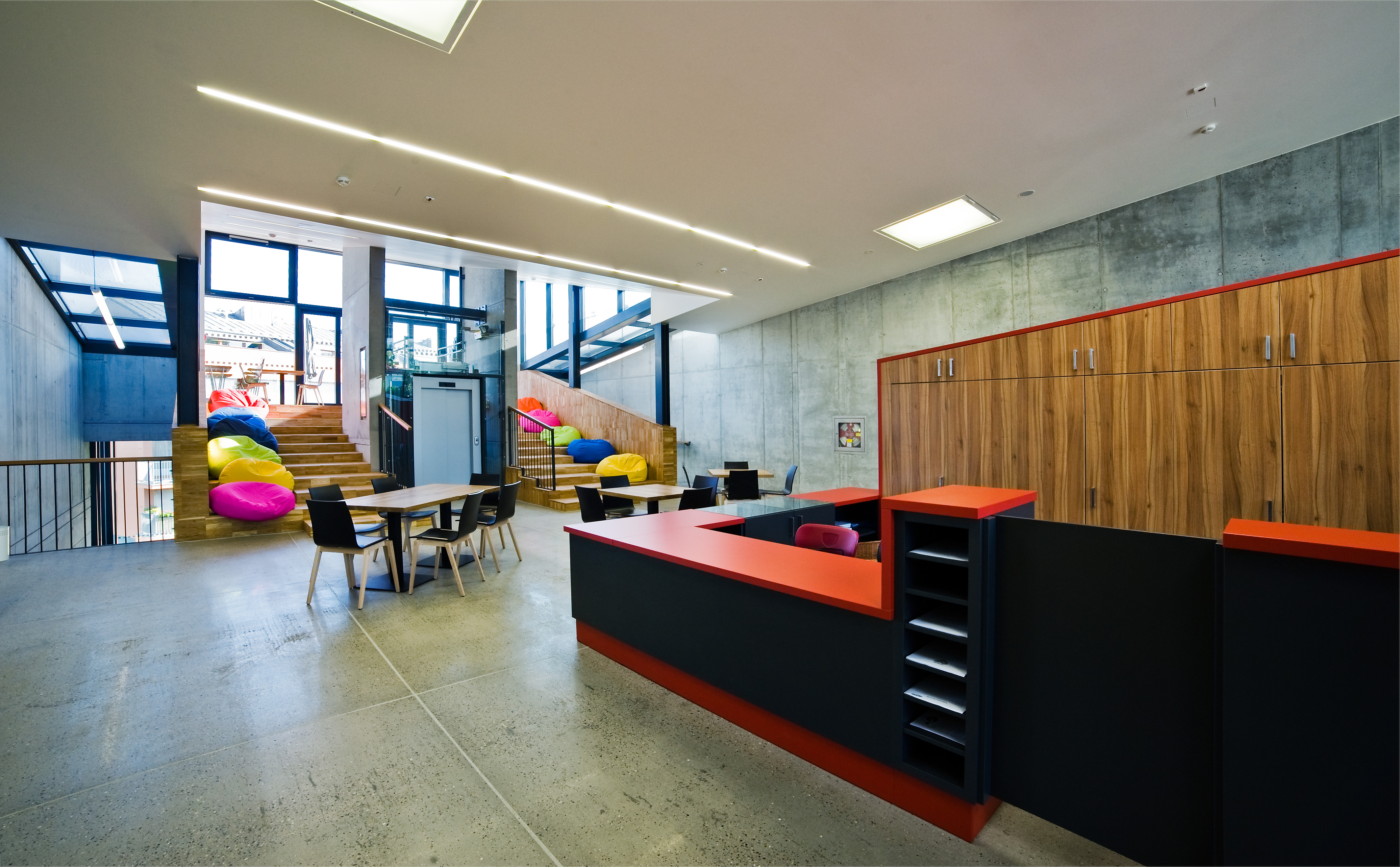 vstupné priestory univerzálnej haly