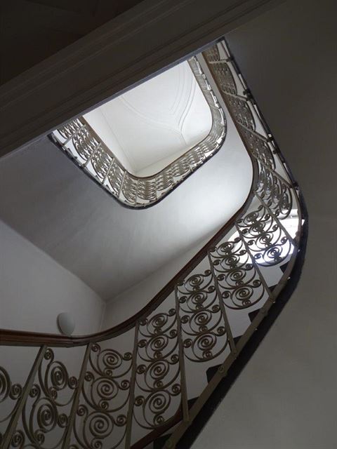 Obchodní komora, schodišťové rameno - Leopold Bauer  