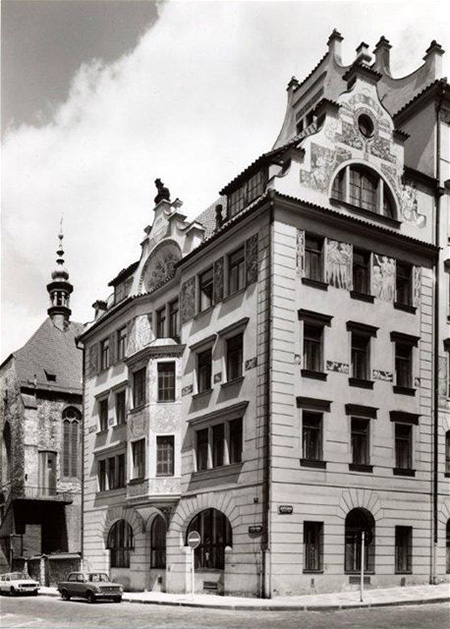 Koleje na Jenštejnské ulici