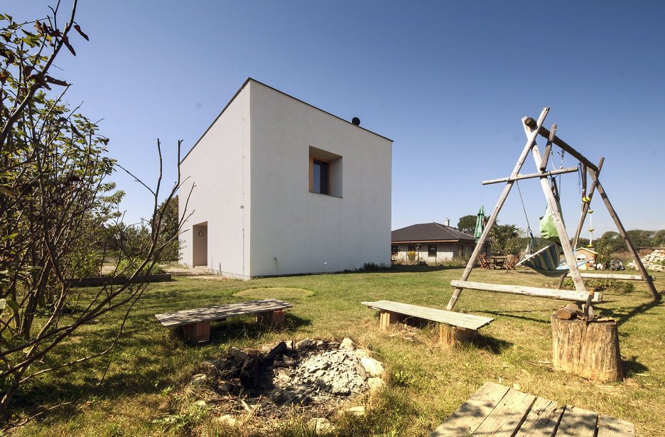 Veľkosť a proporcia okenných otvorov je určená predovšetkým vzťahom medzi interiérom a charakterom jednotlivých výhľadov