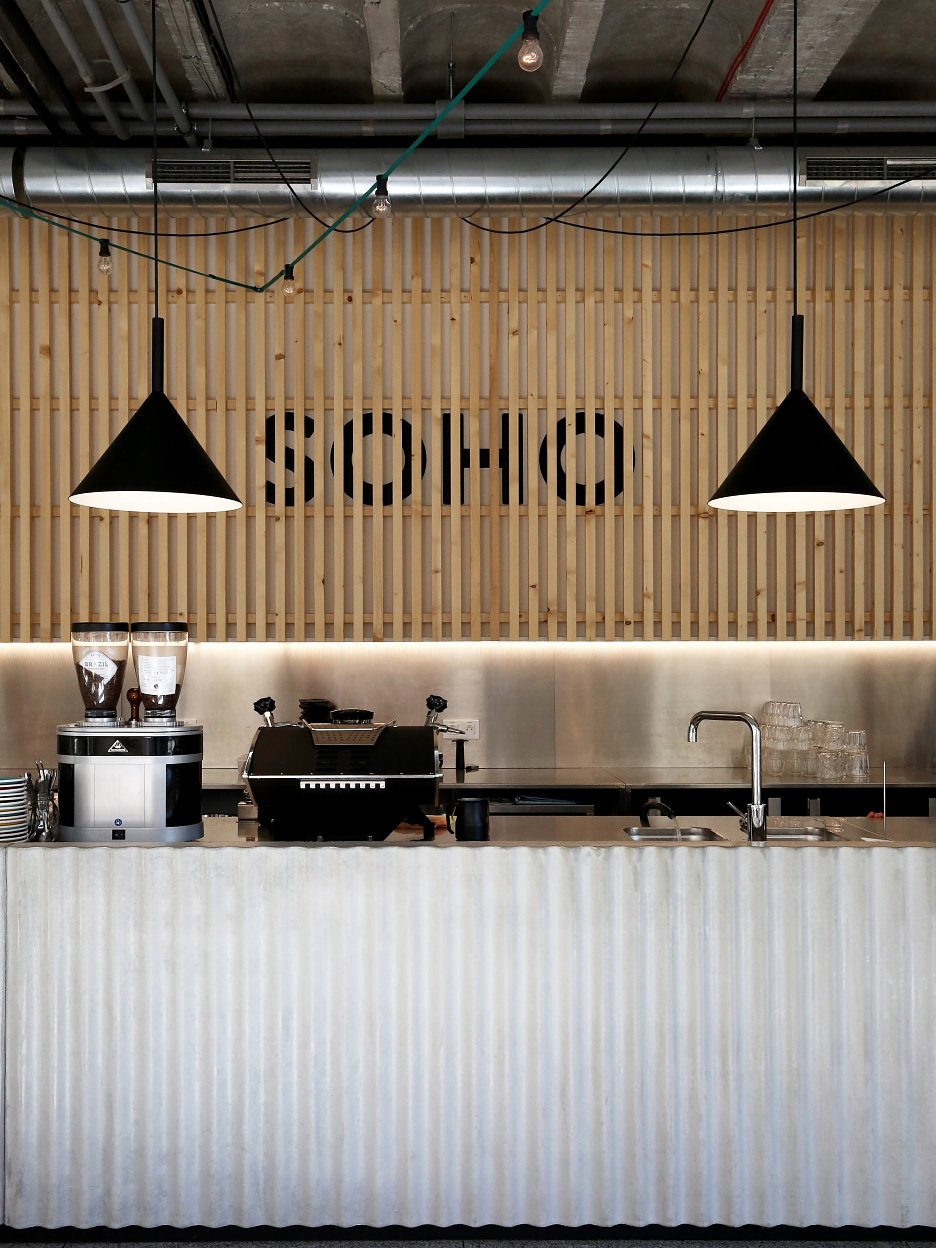 Barový pult v reštauračnej časti na prízemí